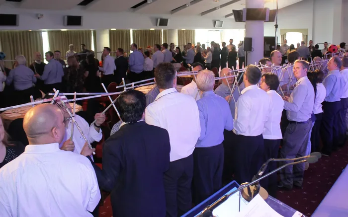 Colaboradores en plena dinámica de Mexican Railway