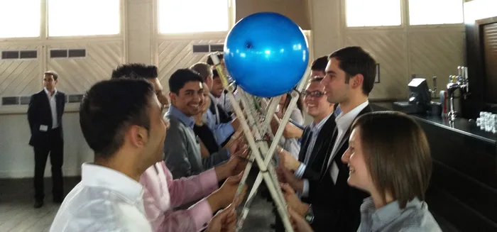 Colaboradores en plena dinámica de Mexican Railway