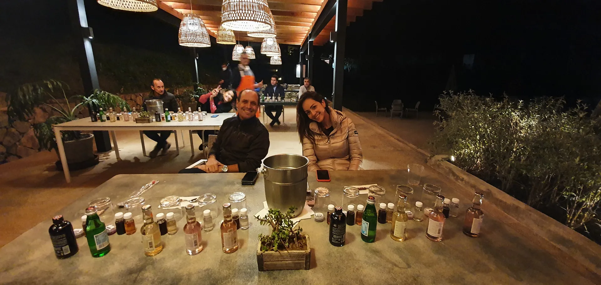 Colaboradores en plena dinámica de Mixología