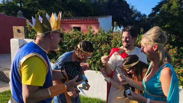 Colaboradores en plena dinámica de Olympian Gods