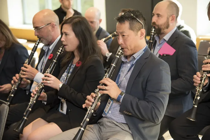 Colaboradores en plena dinámica de Orchestrate!