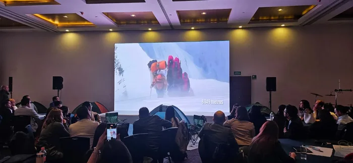 Colaboradores en plena dinámica de Peak Performance