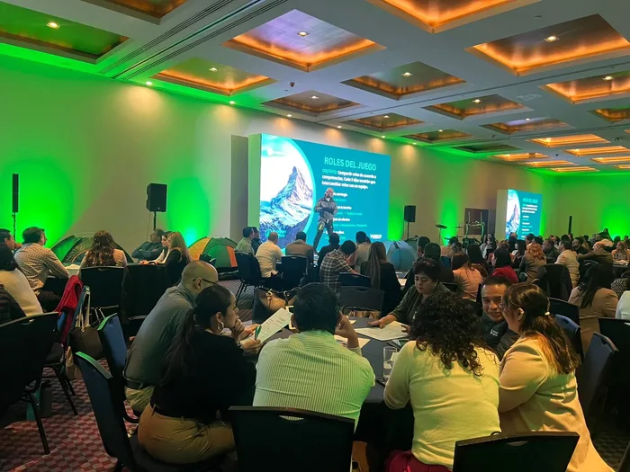 Colaboradores en plena dinámica de Peak Performance