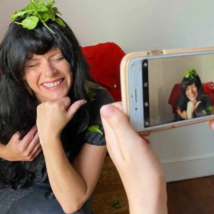 Colaboradores jugando Picture Perfect a distancia