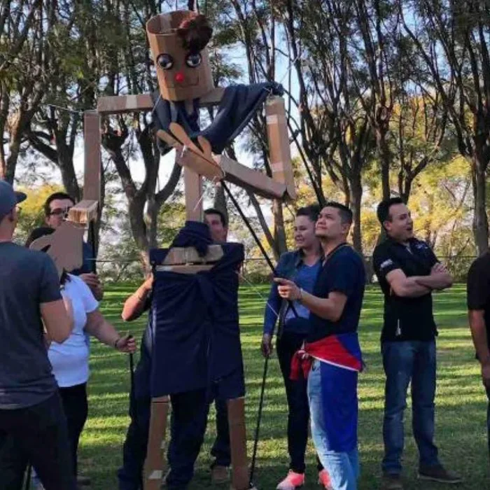 Momento 5 de Puppet Masters