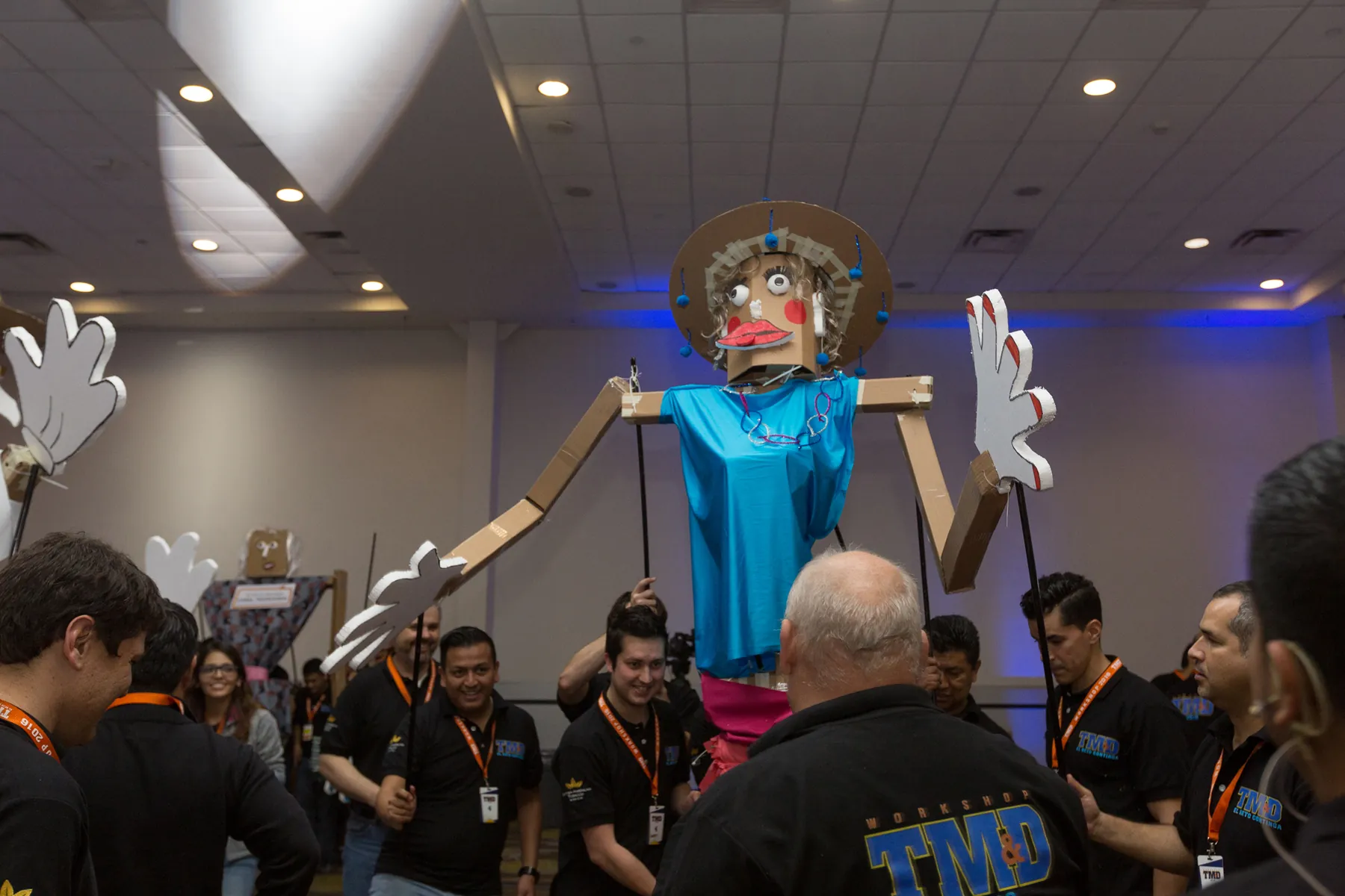 Puppet Masters: team building para empresas en México