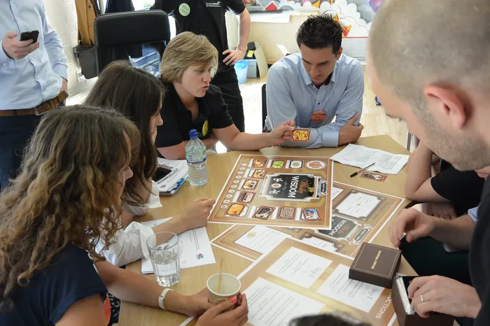 Colaboradores en plena dinámica de Whisky Wisdom