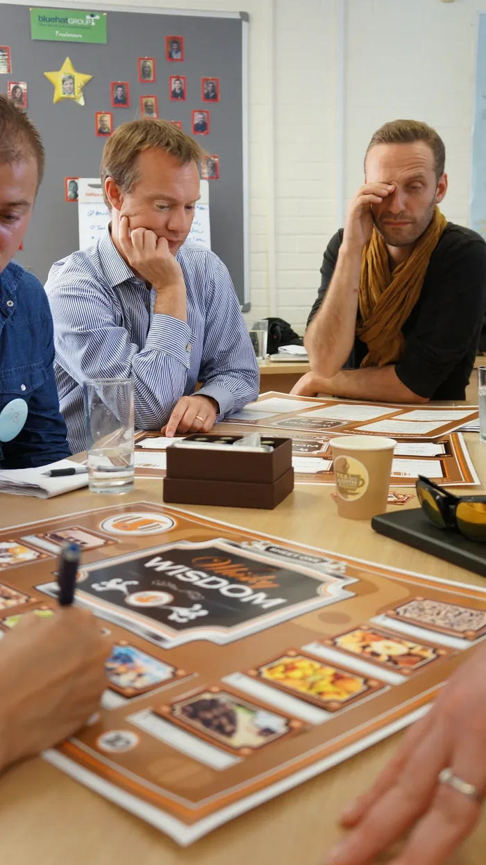 Equipo corporativo durante Whisky Wisdom, actividad de integración