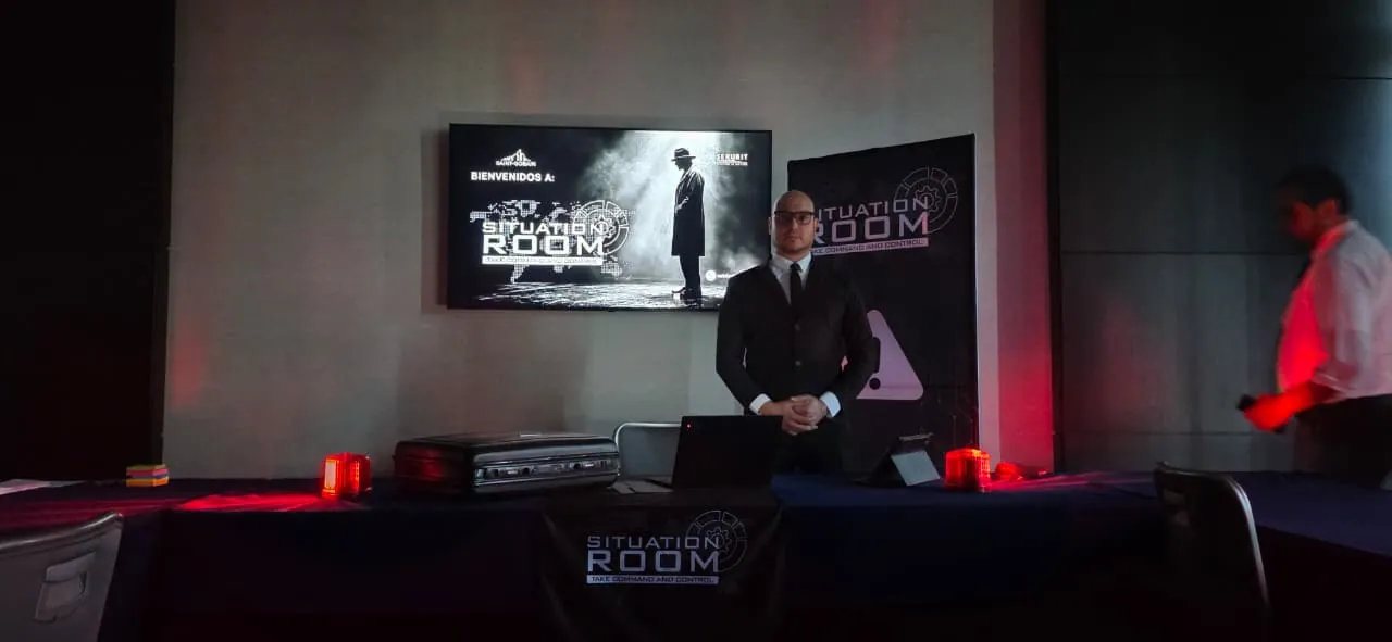 Colaboradores en plena dinámica de Situation Room