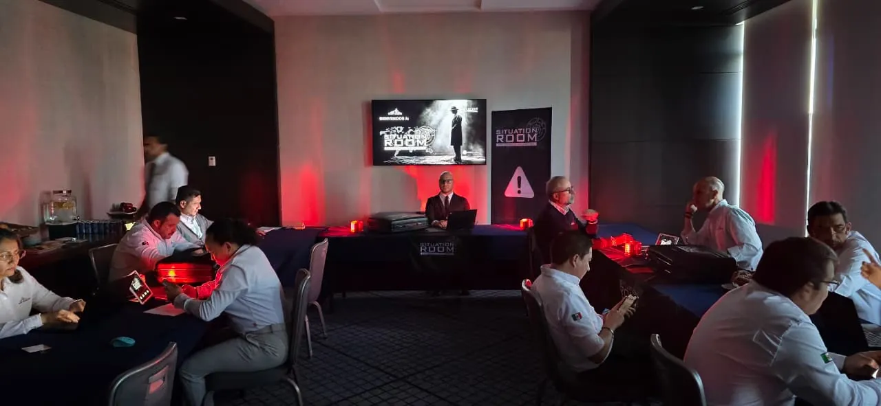Colaboradores en plena dinámica de Situation Room