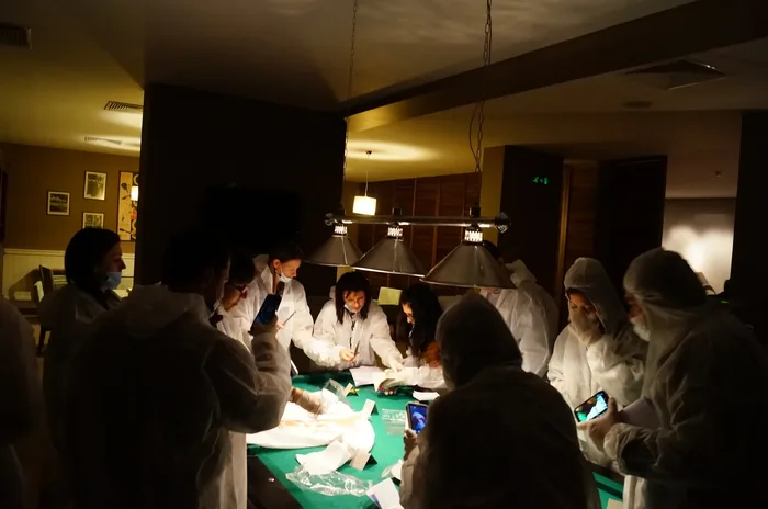 Colaboradores en plena dinámica de CSI