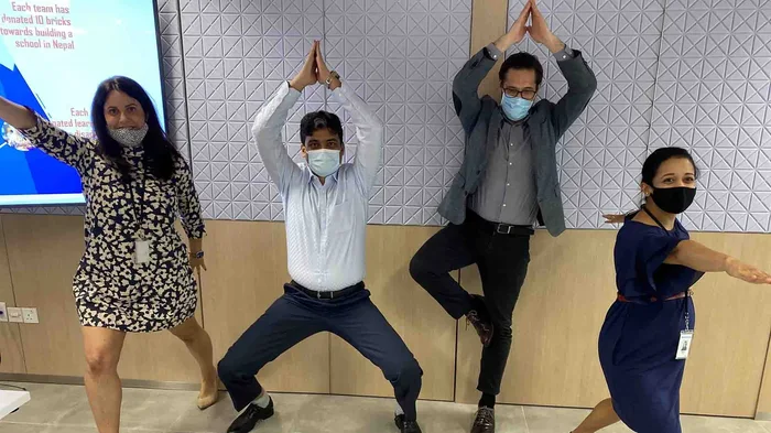 Equipo remoto durante Summit Challenge, actividad de integración en línea