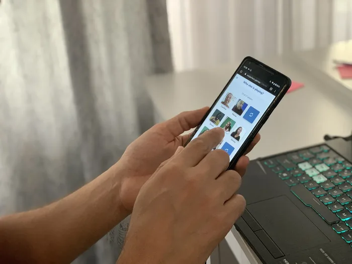 Momento de Swipe Face, dinámica virtual por Catalyst