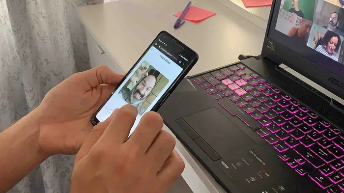 Momento de Swipe Face, dinámica virtual por Catalyst