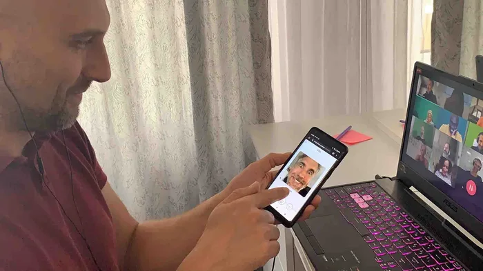 Swipe Face: team building en línea para empresas
