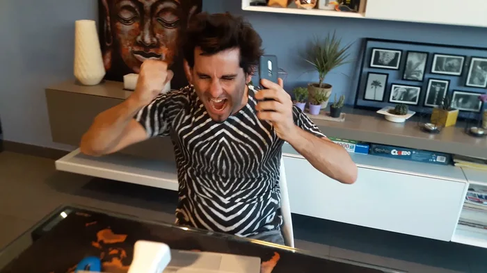 Momento de Swipe Face, dinámica virtual por Catalyst