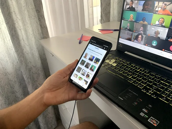 Swipe Face: team building en línea para empresas