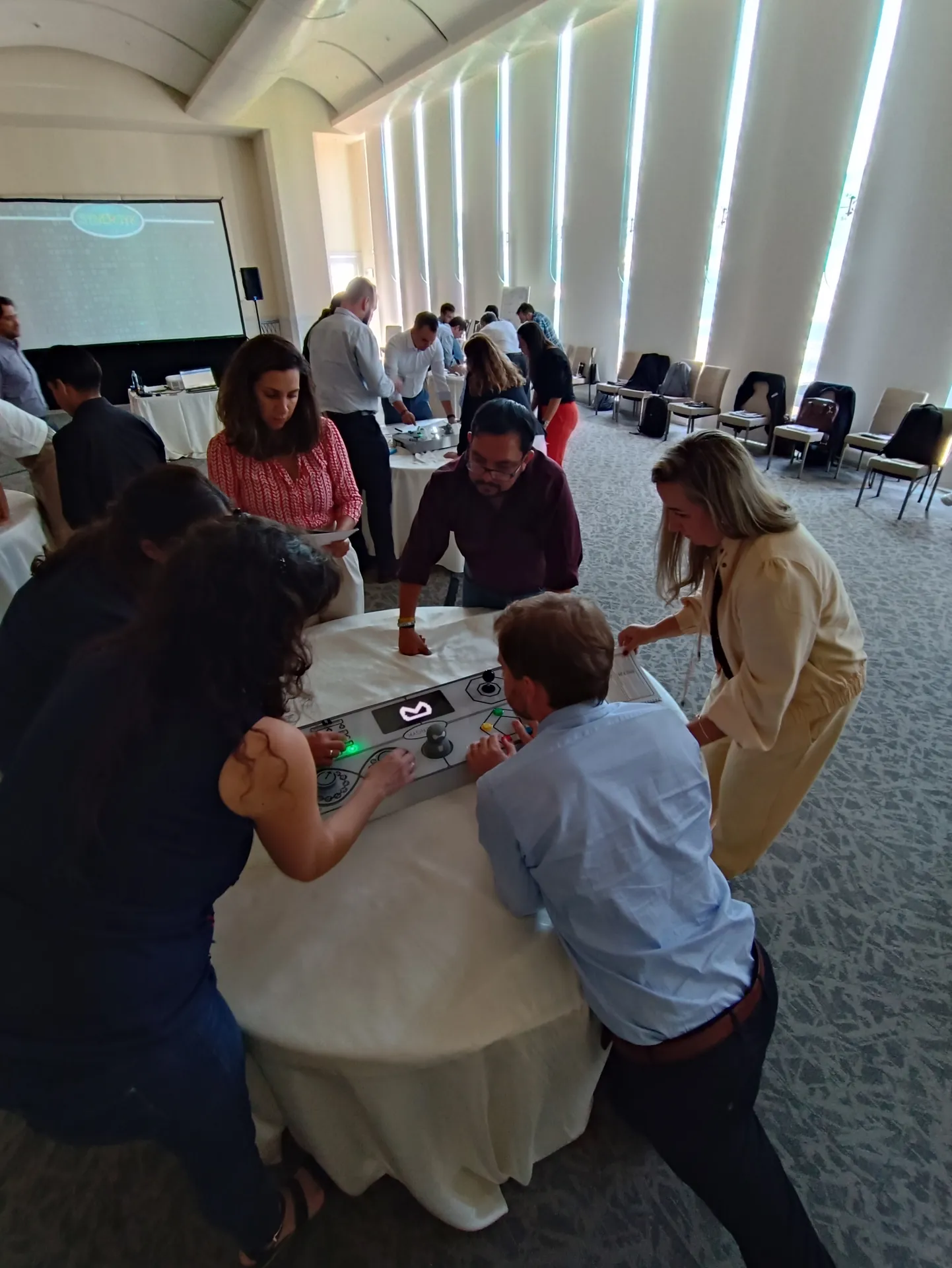 Equipo corporativo durante Synergyk, actividad de integración