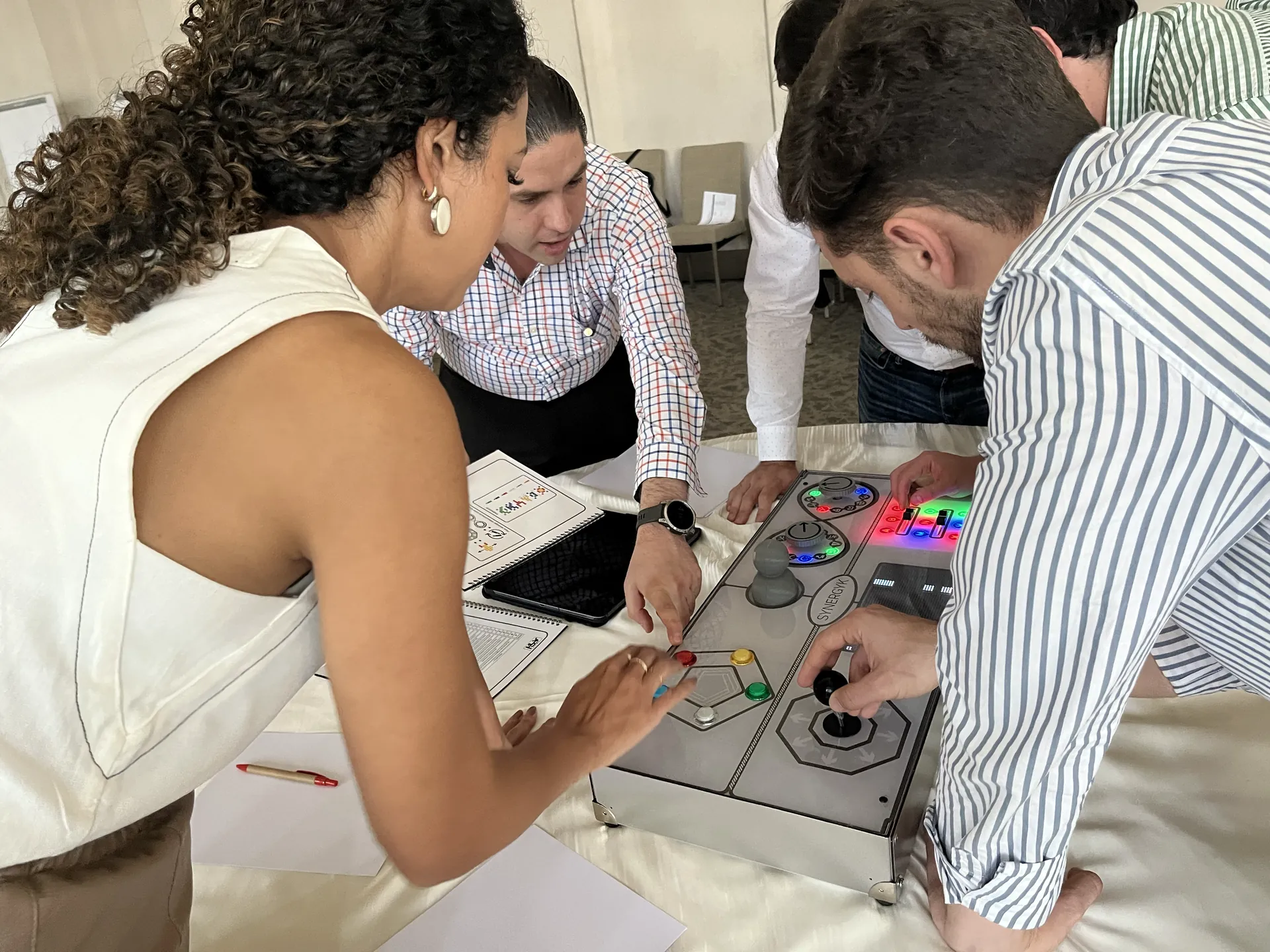 Equipo corporativo durante Synergyk, actividad de integración