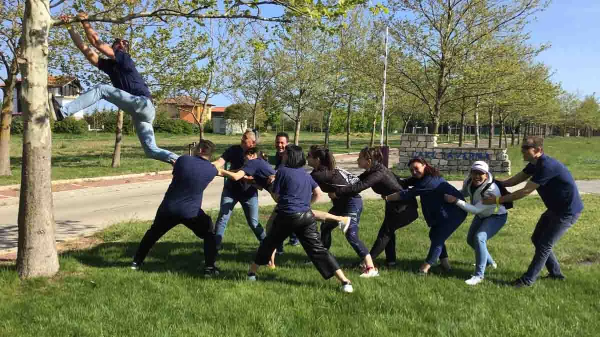 Equipo corporativo durante Team Wellbeing, actividad de integración