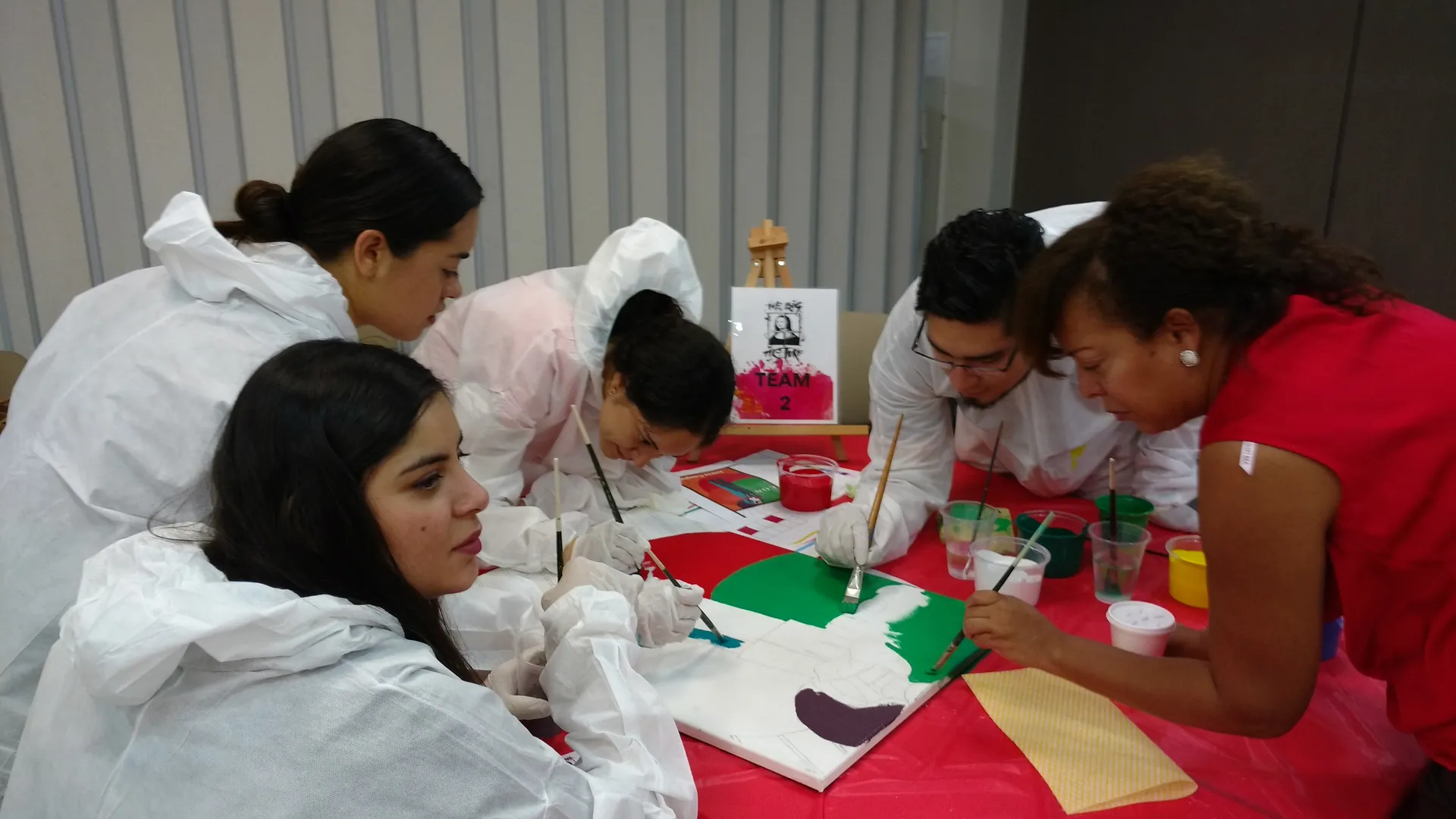 Colaboradores en plena dinámica de The Big picture