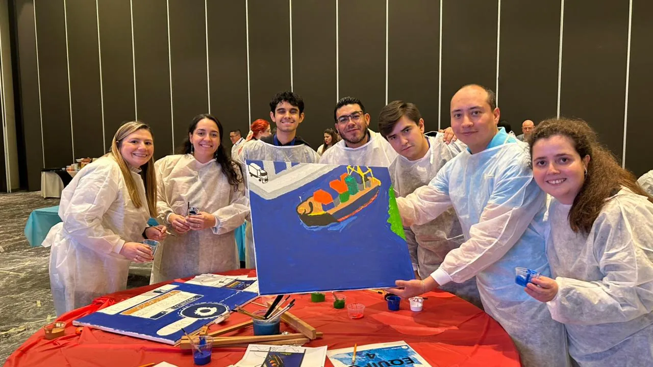 Colaboradores en plena dinámica de The Big picture