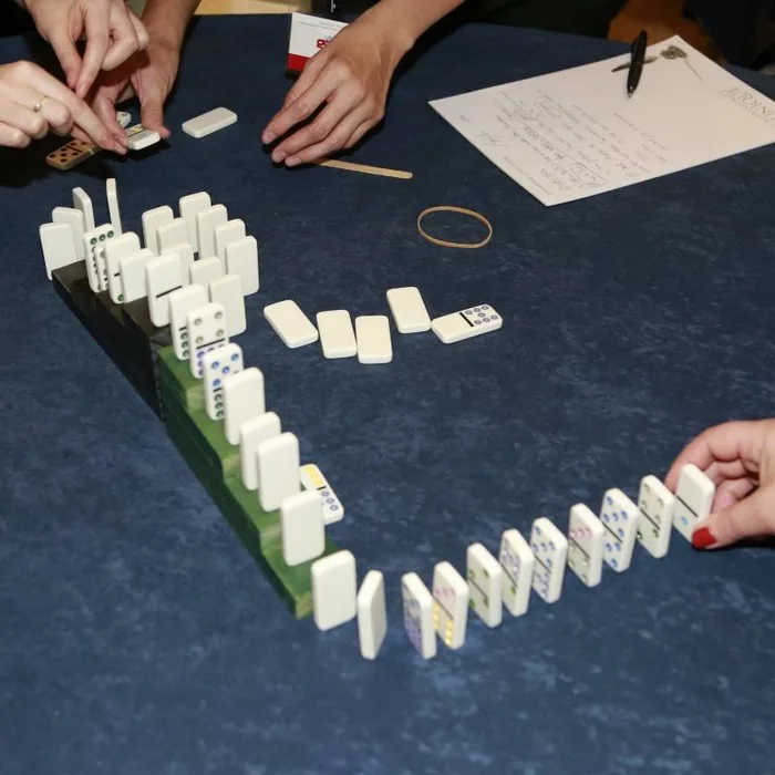 Momento 4 de The Domino effect