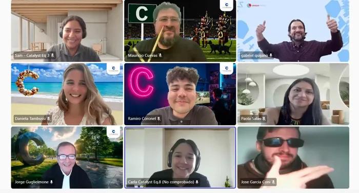 Equipo remoto durante The Infinite Loop - Online, actividad de integración en línea