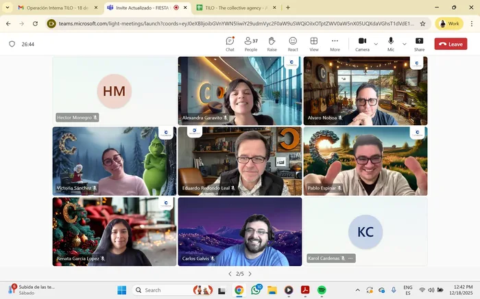 Colaboradores jugando The Infinite Loop - Online a distancia