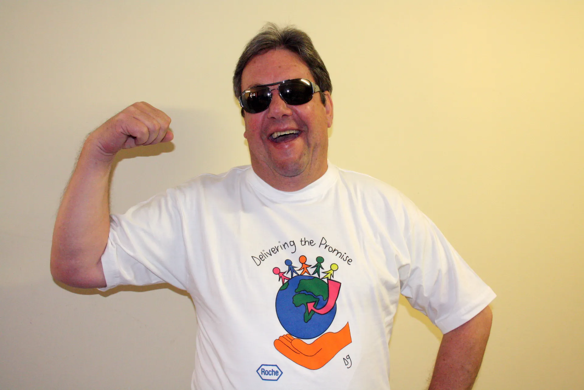 Participantes de T-shirt Masterpiece AI trabajando en equipo