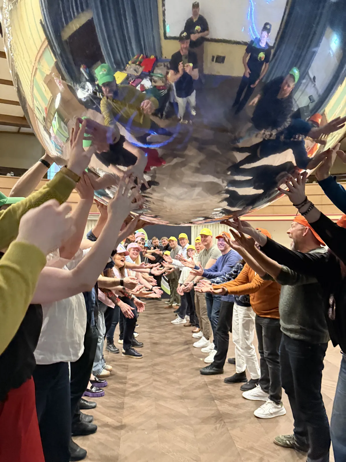 Colaboradores en plena dinámica de Uplift
