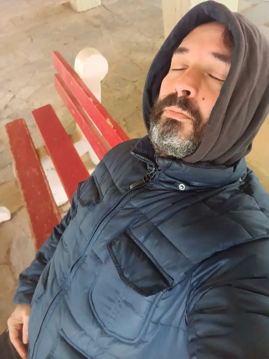Participantes de World Outside Your Window trabajando en equipo