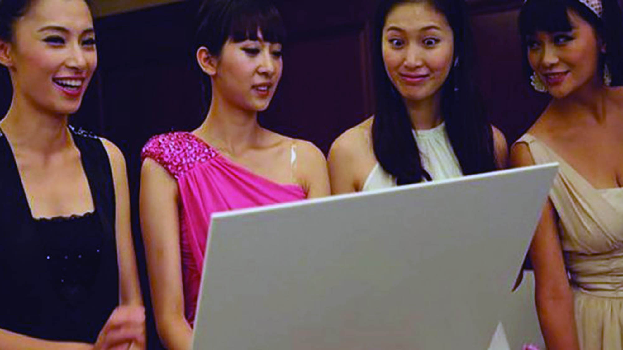 Nueva actividad de teambuilding con perfumes para Miss Mundo China 2012
