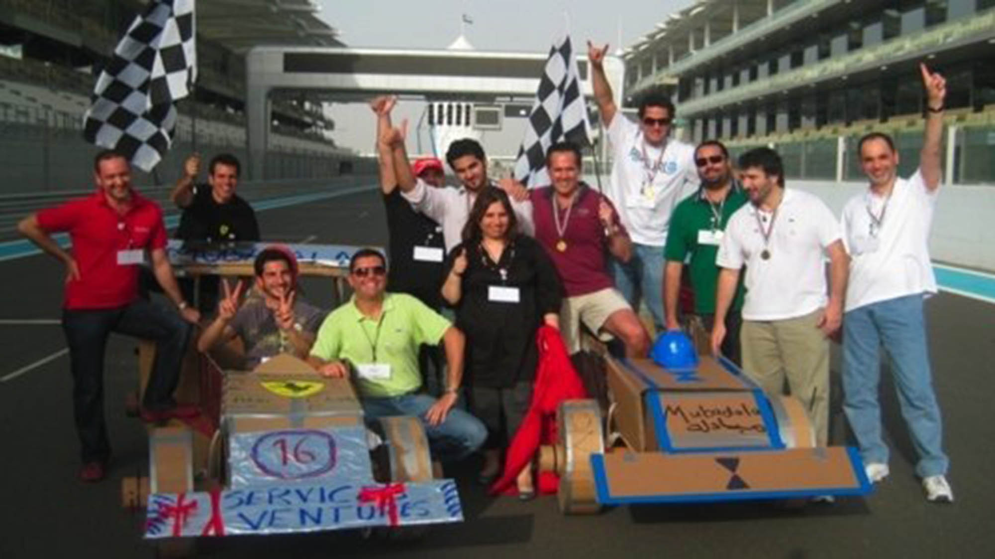 Los equipos van a tope en el circuito de Fórmula Uno de la isla de Yas