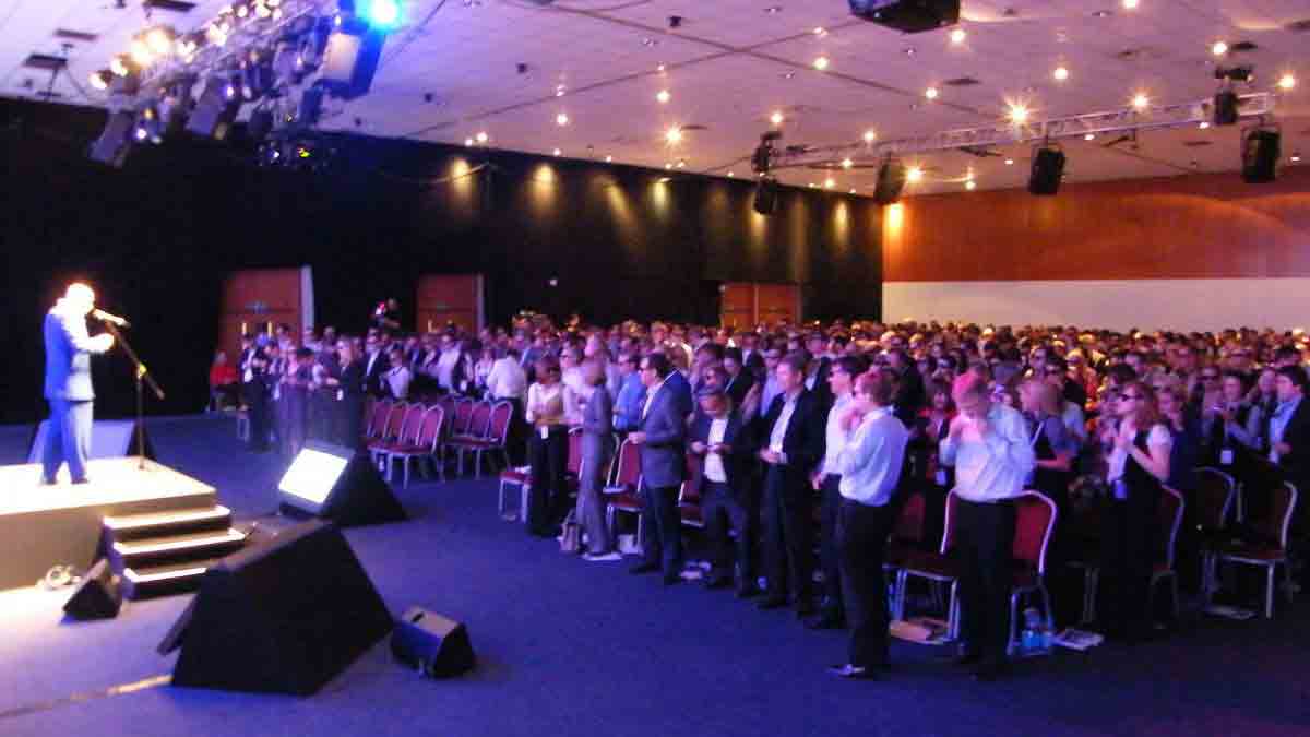 El equipo de ventas de HP se energiza y se une